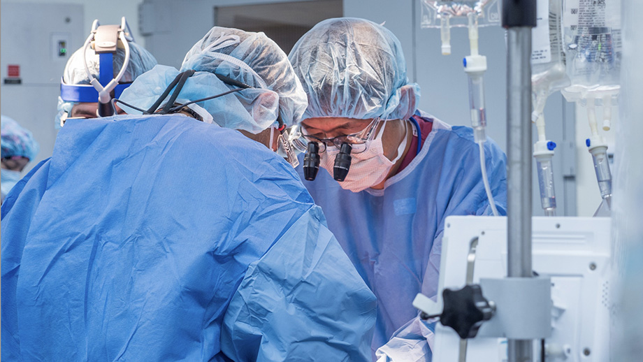 Heart surgeons doing an operation in the OR