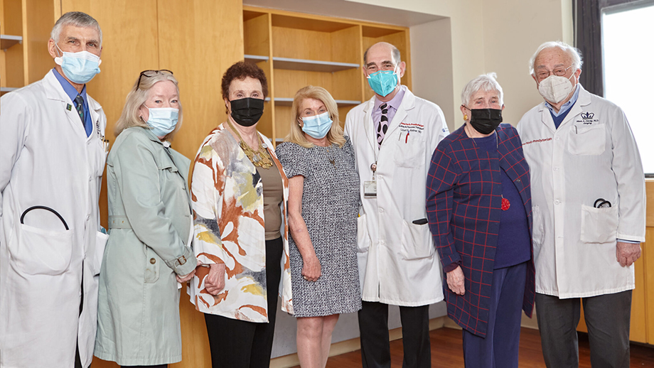  Transplant physicians and care team members, both past and present, with Jennifer in April 2020, 50 years after she donated a kidney to her sister. (Image courtesy of NYP)