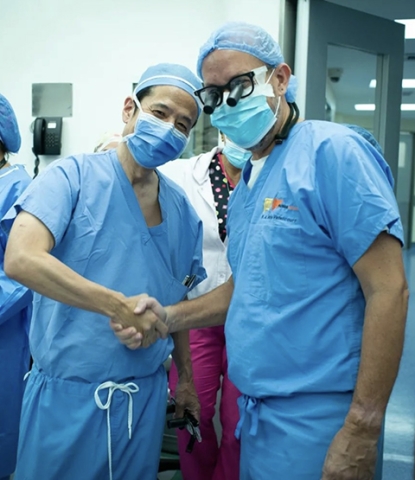 Dr. Kato and Dr. Rivas working side by side in the OR in Caracas.